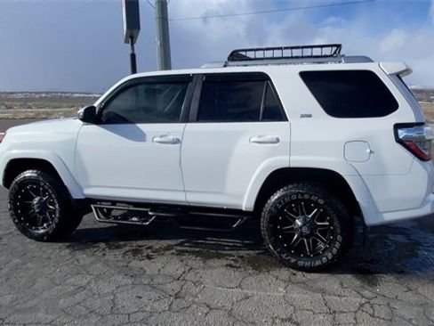 Used 2016 Toyota 4Runner SR5 image 6