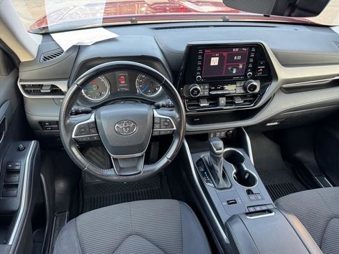 Used 2022 Toyota Highlander LE image 12