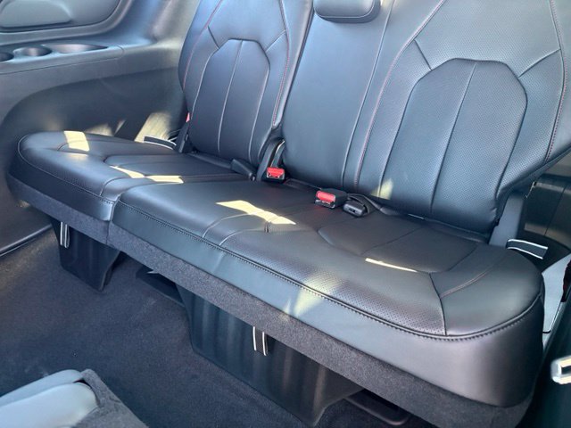 New 2027 Chrysler Pacifica Select FWD image 11