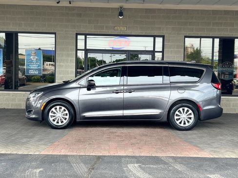 Used 2019 Chrysler Pacifica Touring-L FWD image 81