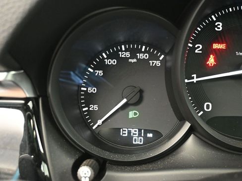 Used 2023 Porsche Macan image 17