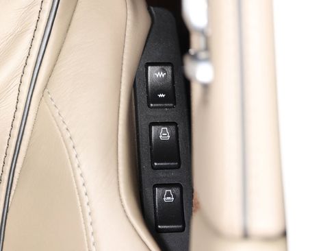 Used 2015 Aston Martin DB9 Volante Carbon Edition Convert image 23