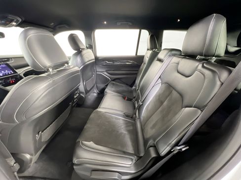 Used 2022 Jeep Grand Cherokee L Laredo image 20