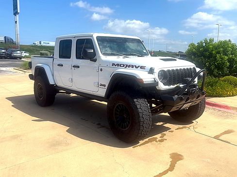 Used 2024 Jeep Gladiator Mojave AWD/4WD image 4
