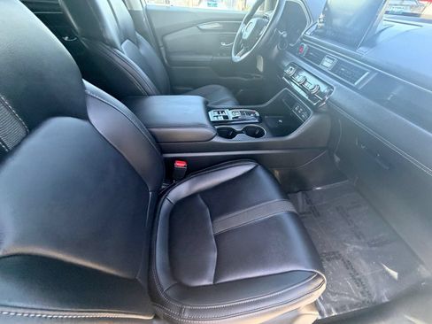 Used 2025 Honda Pilot EX-L image 13