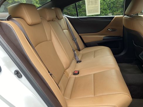 Used 2020 Lexus ES 300h w/ Premium Package FWD image 34