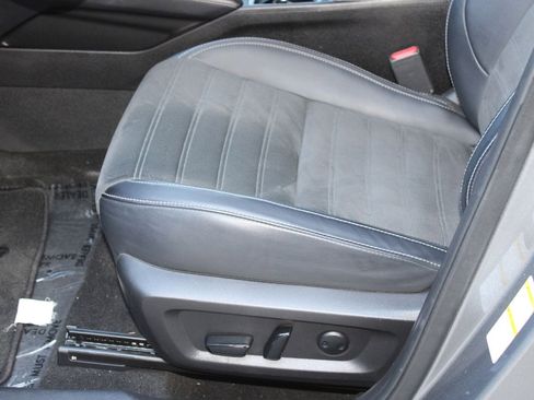 Used 2024 Mitsubishi Outlander SE image 15