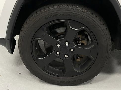 Used 2021 Jeep Grand Cherokee Freedom Edition image 10