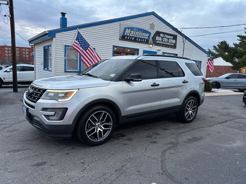 Used 2017 Ford Explorer Sport image 2