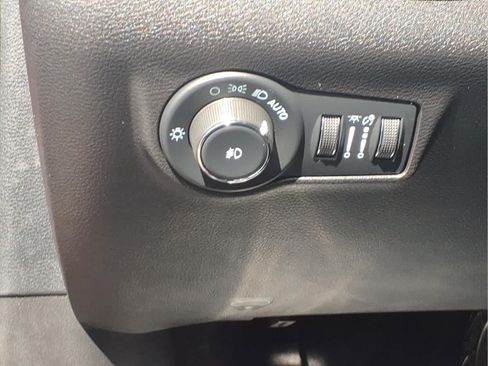 Used 2022 Jeep Compass Limited AWD/4WD image 13