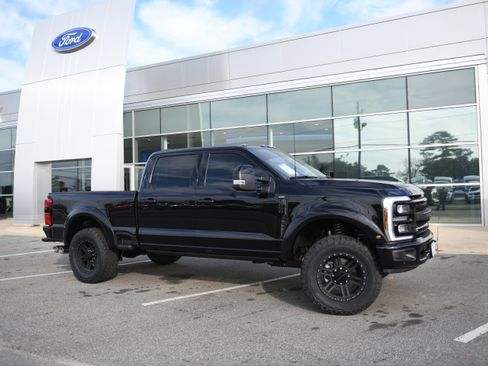 New 2026 Ford F250 Lariat w/ Black Appearance Package image 4