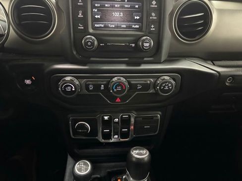 Used 2019 Jeep Wrangler Unlimited Sport S AWD/4WD image 18