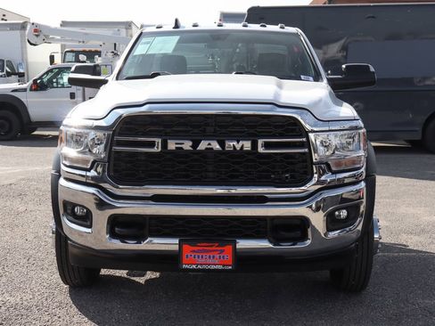 Used 2022 RAM 5500 Tradesman RWD image 3