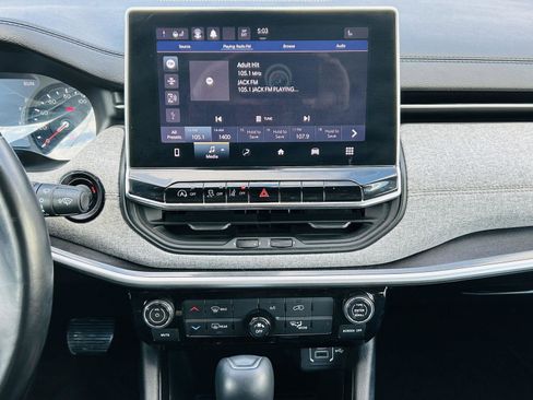 Used 2022 Jeep Compass Latitude image 16