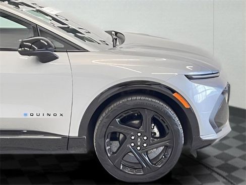 Certified 2024 Chevrolet Equinox EV RS image 32