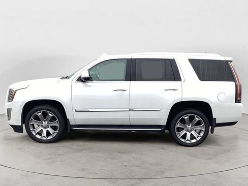 Used 2020 Cadillac Escalade Luxury AWD/4WD image 2