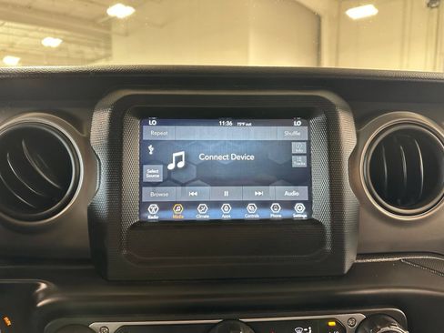 Used 2022 Jeep Wrangler Unlimited Sport AWD/4WD image 27