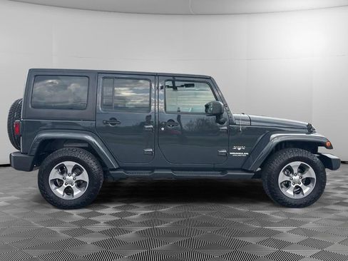 Used 2017 Jeep Wrangler Unlimited Sahara w/ Max Tow Package AWD/4WD image 6