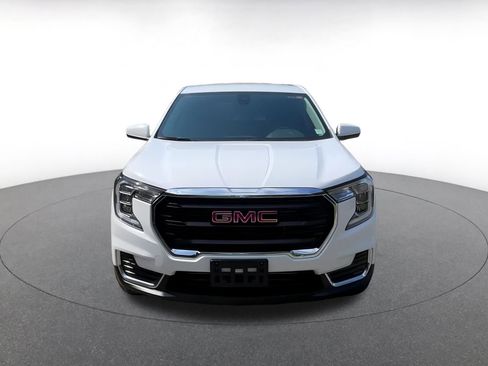 Used 2024 GMC Terrain SLE image 4
