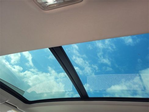 Used 2023 Volkswagen Atlas SE w/ Panoramic Sunroof Package image 10