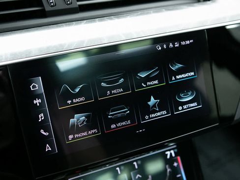 Used 2022 Audi e-tron Premium image 15