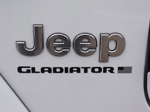 Used 2023 Jeep Gladiator Overland image 12