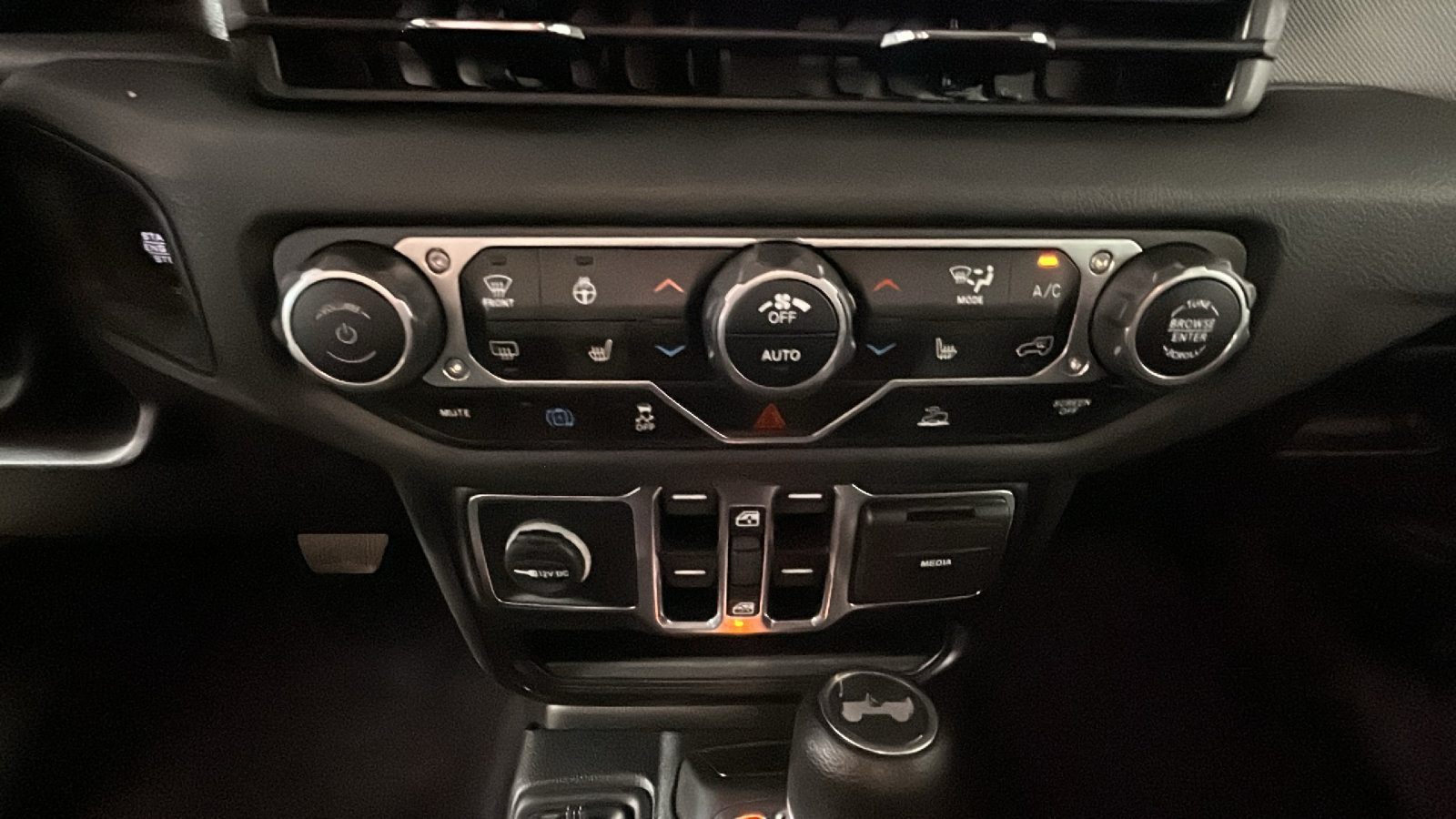 Used 2024 Jeep Wrangler Unlimited w/ Convenience Group AWD/4WD image 26