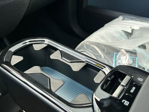 New 2026 Volvo EX30 Plus w/ Climate Package image 18
