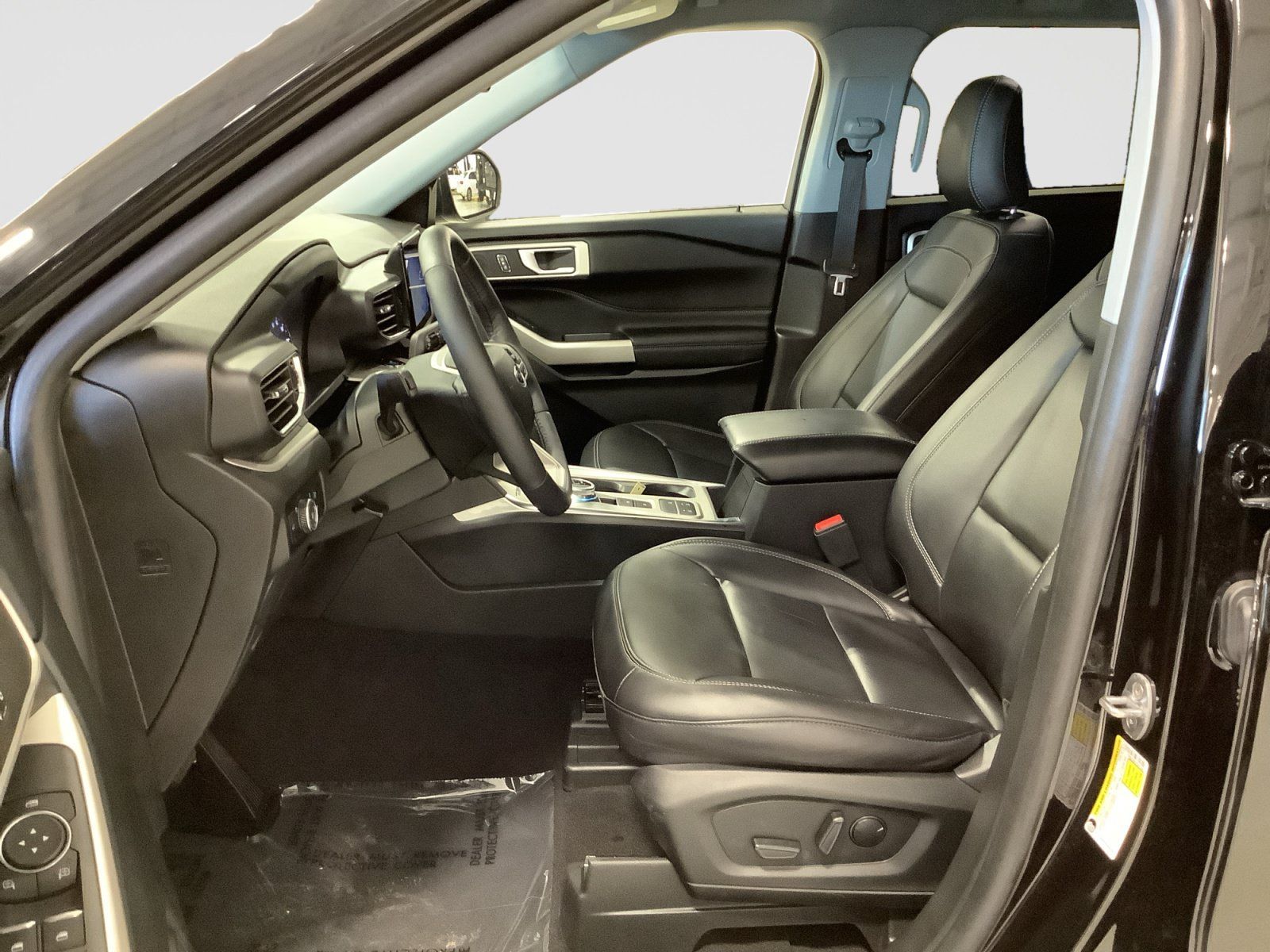 Used 2023 Ford Explorer XLT w/ Equipment Group 202A RWD image 11