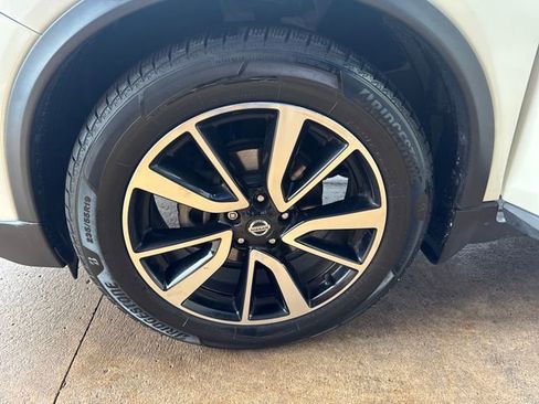 Used 2020 Nissan Rogue SL w/ Premium Package image 17