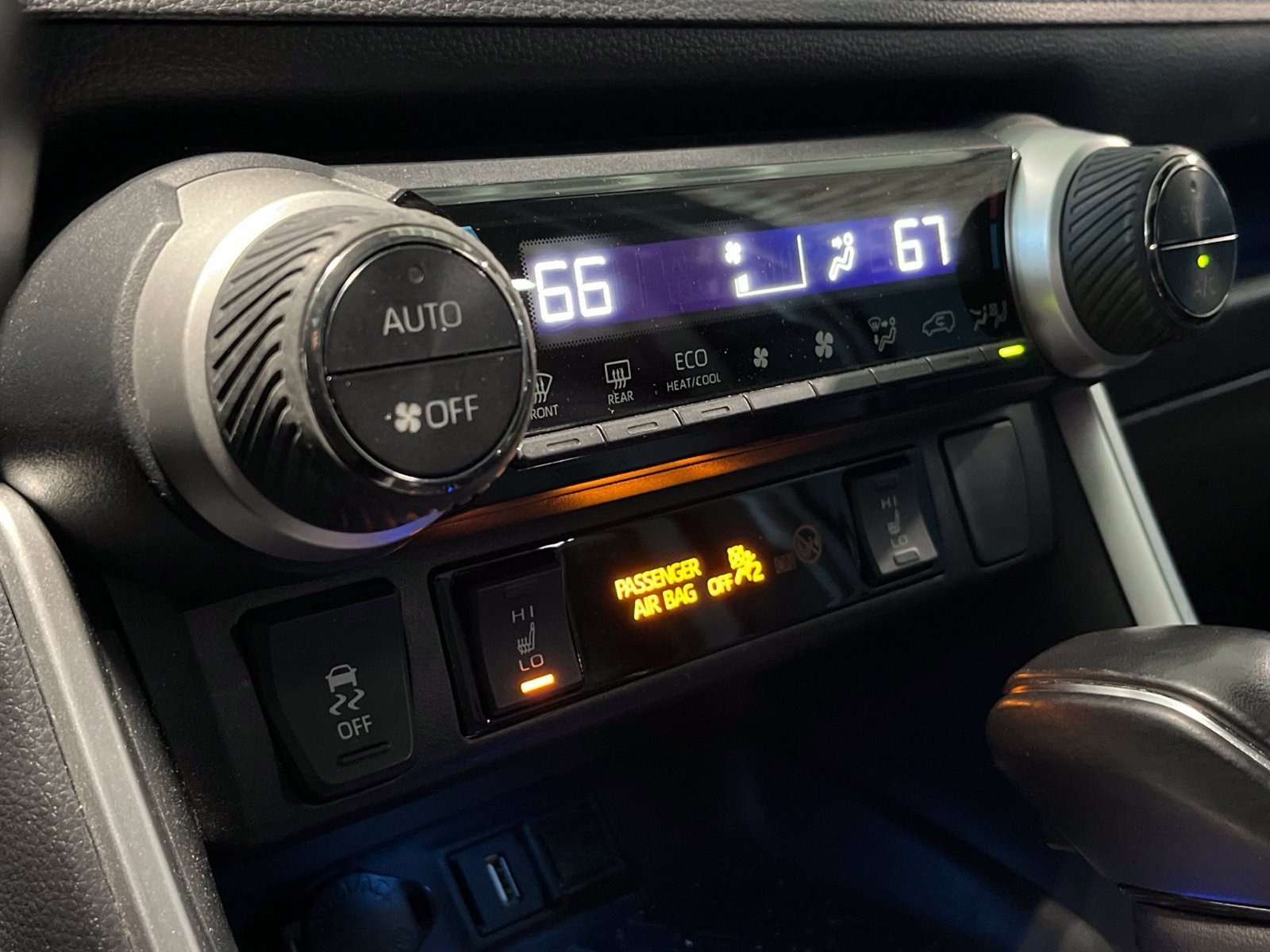Used 2020 Toyota RAV4 XSE w/ XSE Grade Weather Package AWD/4WD image 24