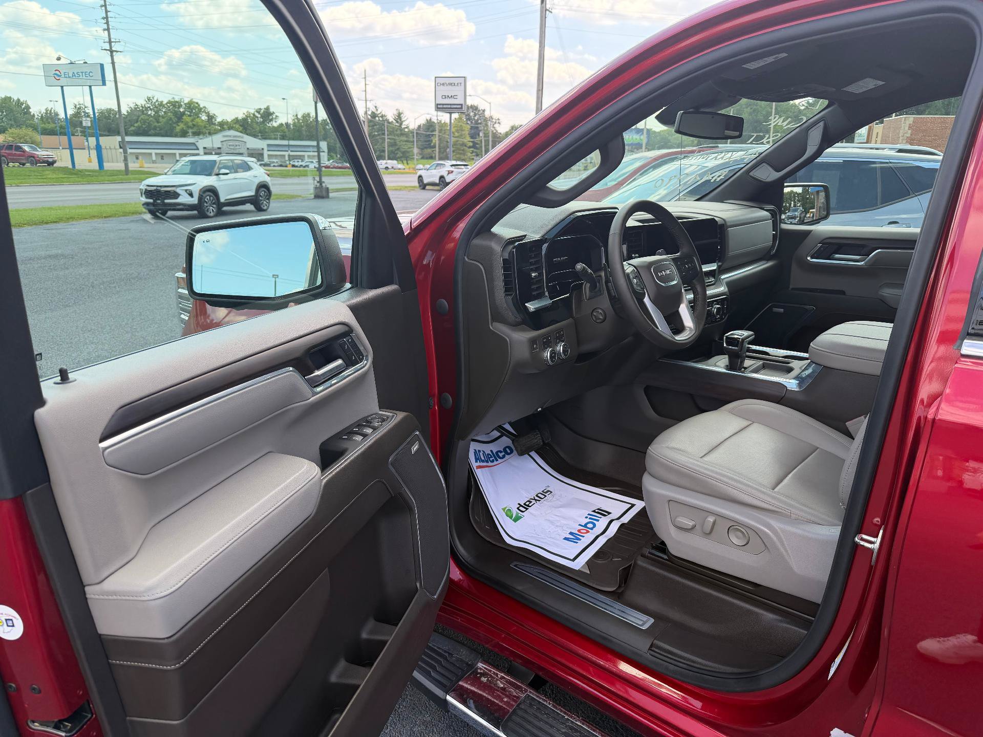 Used 2023 GMC Sierra 1500 SLT w/ SLT Premium Plus Package AWD/4WD image 8