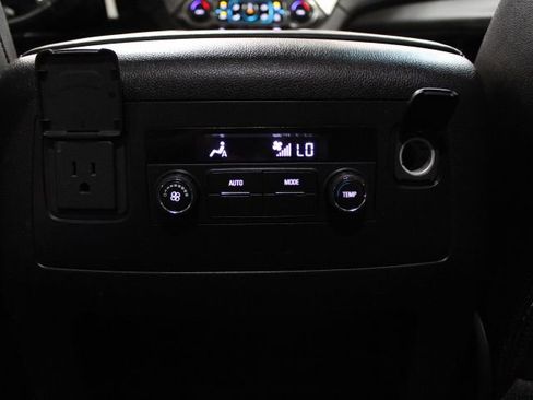 Used 2018 Chevrolet Suburban LT image 22