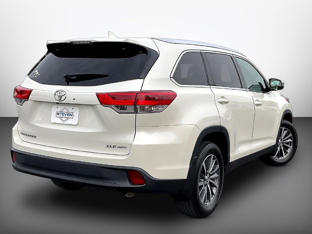 Used 2019 Toyota Highlander XLE AWD/4WD image 6