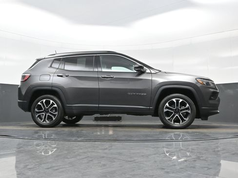 Used 2022 Jeep Compass Limited AWD/4WD image 32