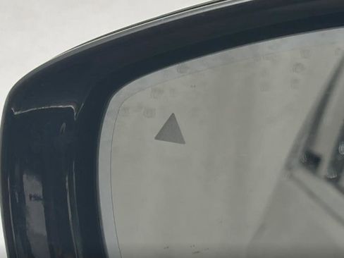 Used 2025 Chrysler Pacifica Limited image 12