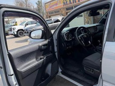 Used 2021 Toyota Tacoma TRD Off-Road w/ Technology Package image 6