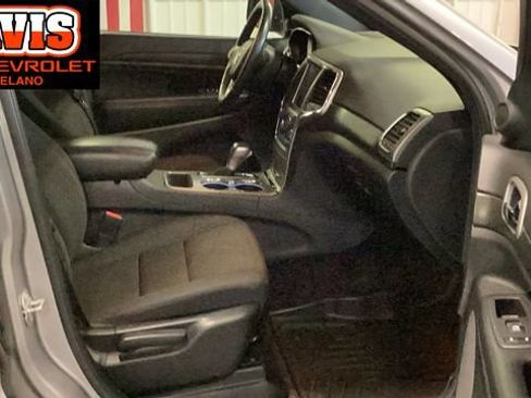 Used 2018 Jeep Grand Cherokee Laredo AWD/4WD image 21