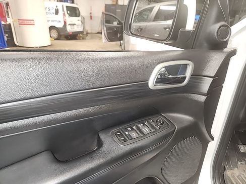 Used 2020 Jeep Grand Cherokee Altitude image 4