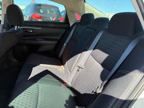 Used 2016 Nissan Altima 2.5 SV w/ Convenience Package image 6