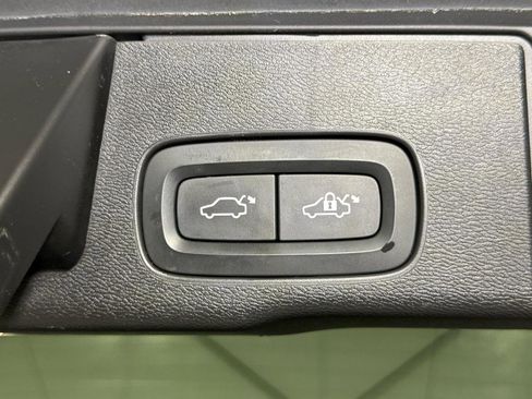 Used 2019 Volvo XC60 T5 Inscription w/ Protection Package Premier image 36