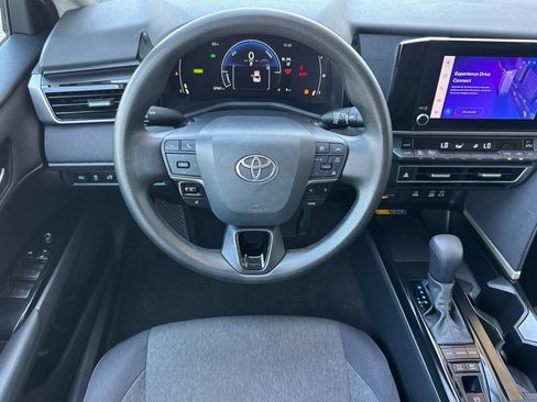 Used 2025 Toyota Camry LE FWD image 29