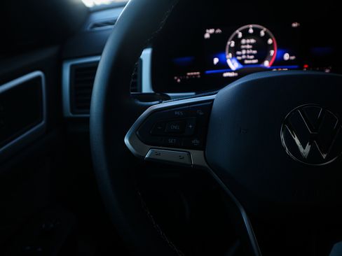 Used 2022 Volkswagen Atlas Cross Sport SE image 19