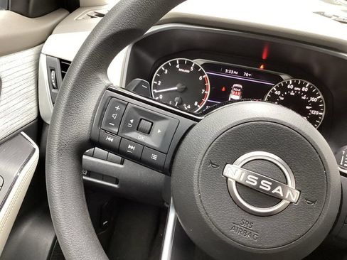 Used 2023 Nissan Rogue SV FWD image 19