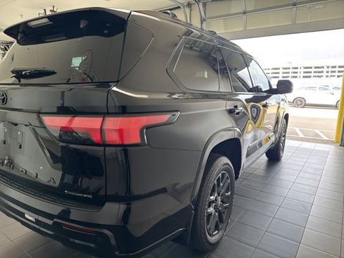 Used 2025 Toyota Sequoia Platinum image 8