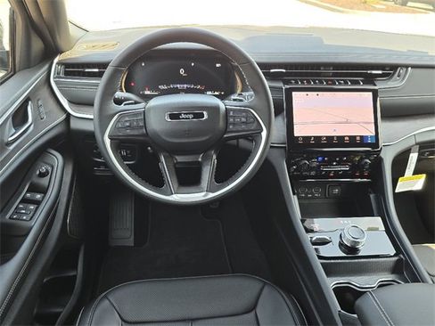 New 2025 Jeep Grand Cherokee Limited w/ Luxury Tech Group II image 6