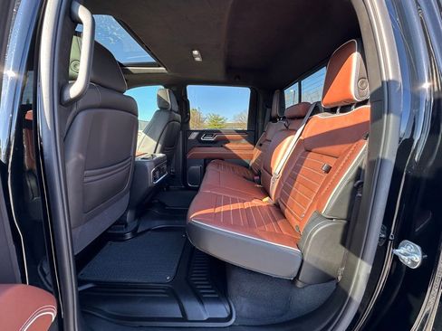 Used 2025 GMC Sierra 2500 Denali Ultimate image 6