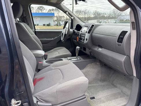 Used 2016 Nissan Frontier SV image 10