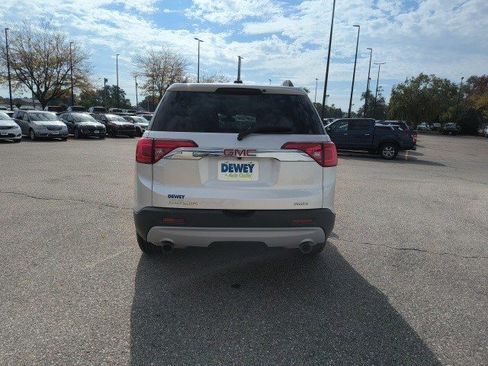 Used 2017 GMC Acadia SLE image 4