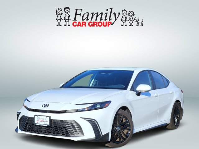 Used 2025 Toyota Camry SE w/ Convenience Package FWD image 1